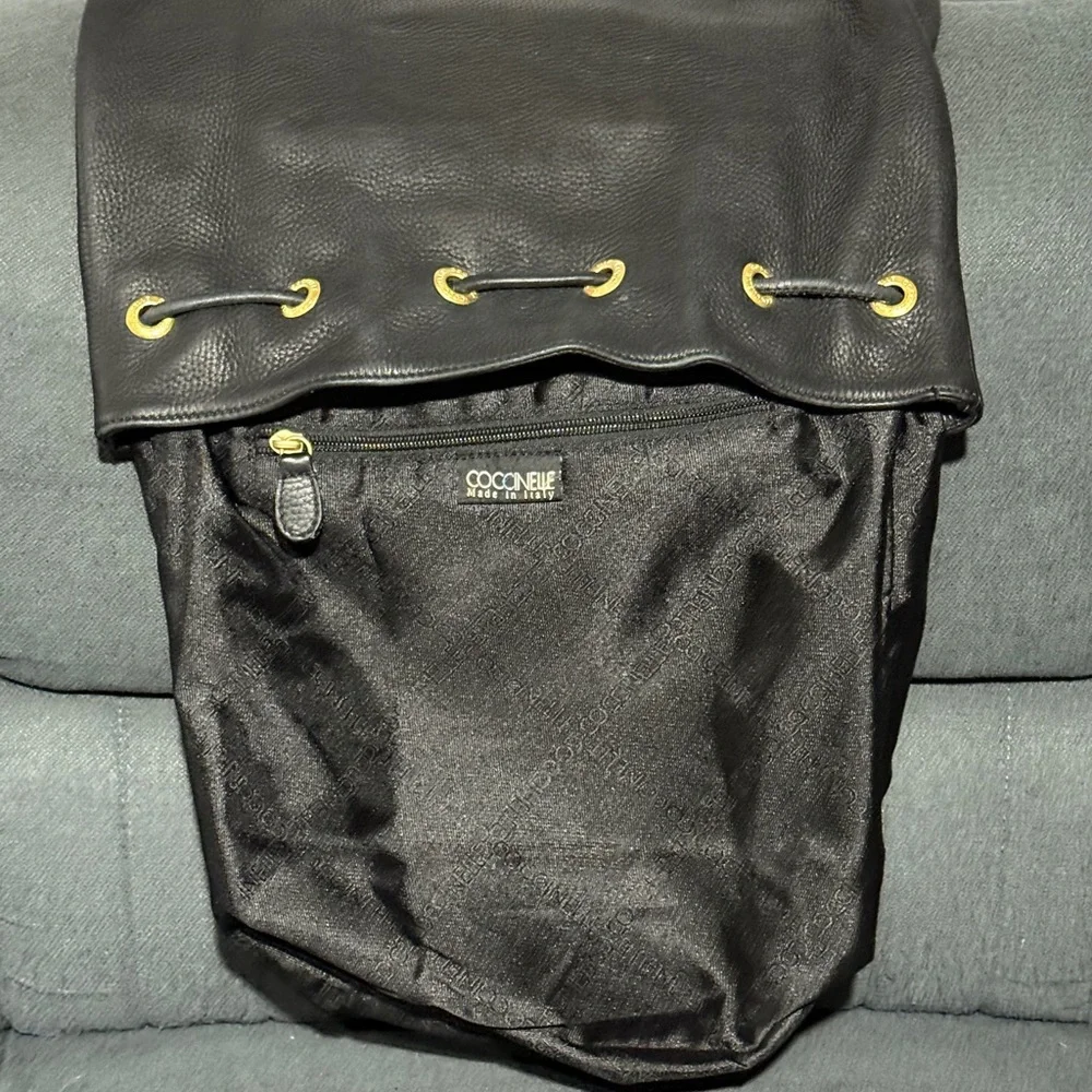 Coccinelle Leather Drawstring bag with sewn in strap - Picture 6 of 6